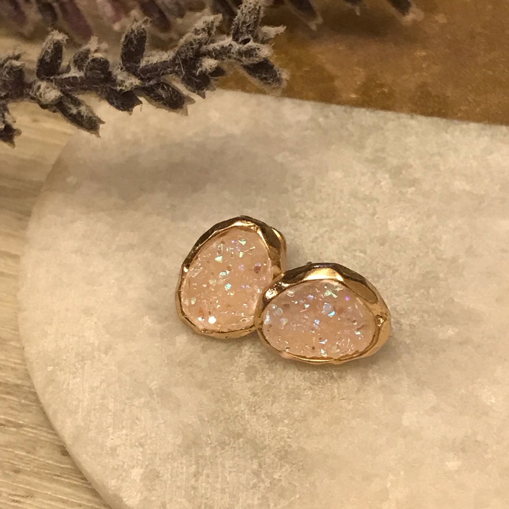 Dainty oval druzy post earrings - Picture 7 of 8